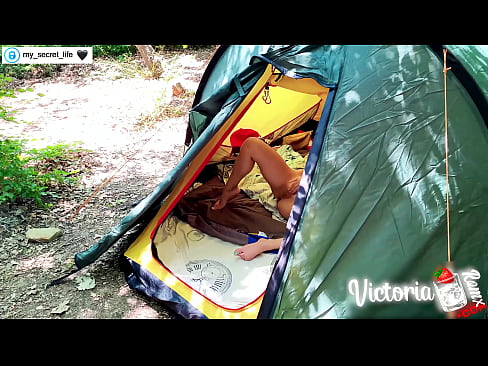 ❤️ Op kamera verfilm Passievolle ruk vreemdeling in 'n tent ❤️ Gehalte-seks op af.123sex.ru