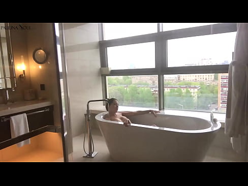 ❤️ Geweldige babe wat passievol haar poesie in die badkamer afruk ❤️ Gehalte-seks op af.123sex.ru